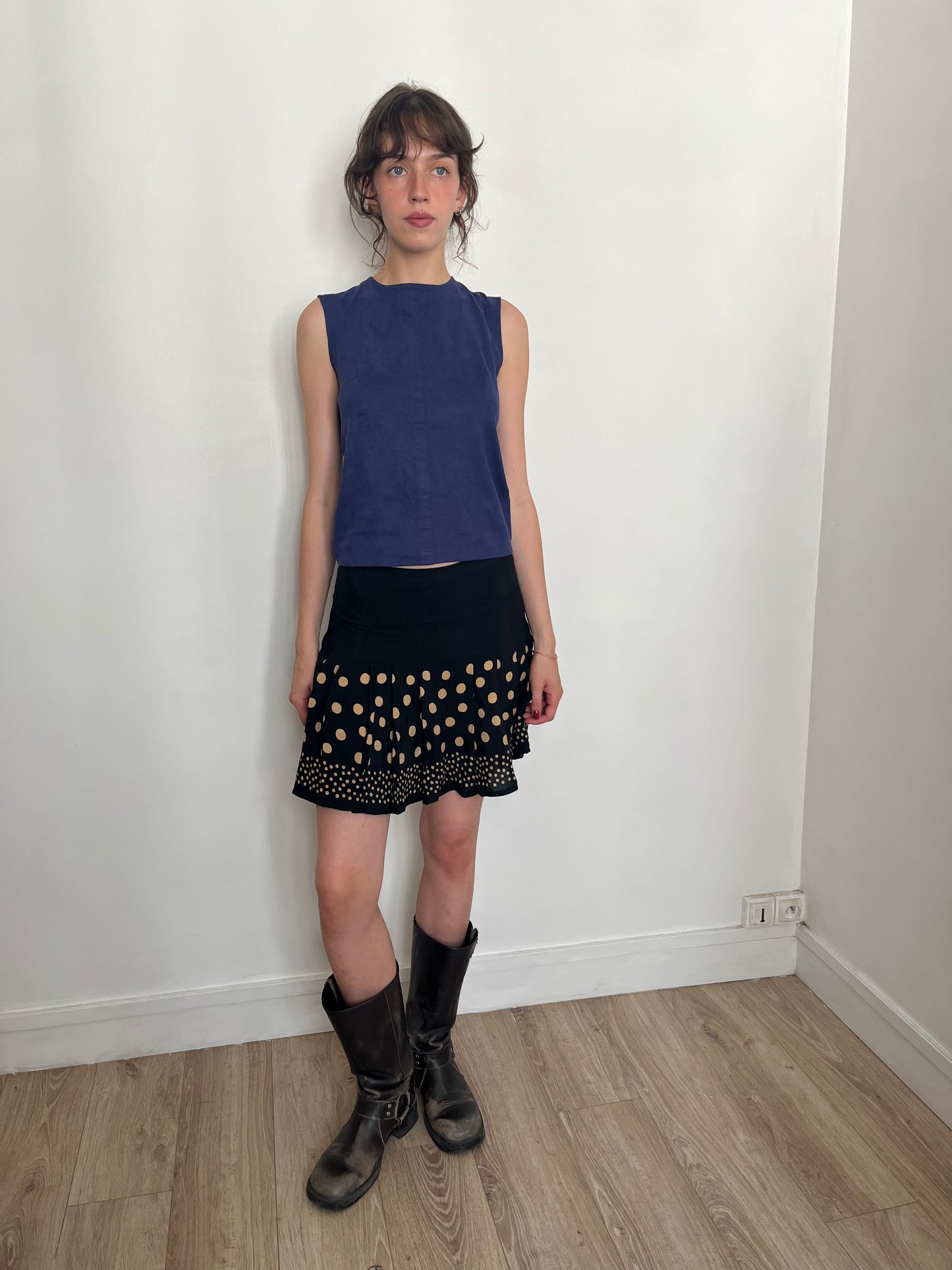 AGNES B